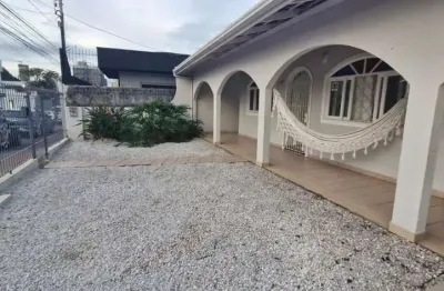 Casa com terreno balneário camboriú, 3 suítes garagem e edicula