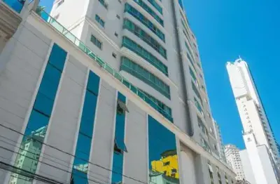 Sala comercial semi mobiliada com 4 vagas, 3 salas e 105 m² – a 700m do mar