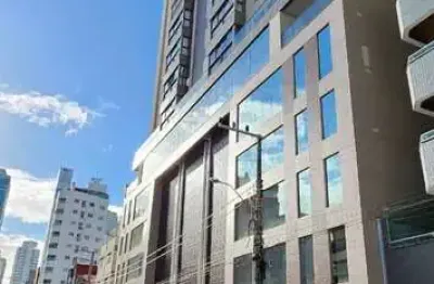 Sala comercial nova com 1 vaga, 64 m² e 2 banheiros – a 550m do mar