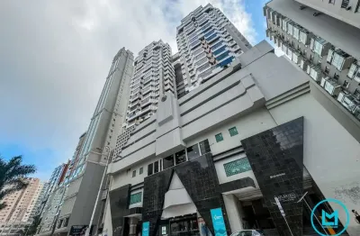 Apartamento amplo com 3 quartos, sacada e a 208 m do mar — ótima oportunidade