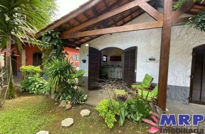 Casa tipo chalé em ubatuba em condomínio fechado, próximo da praia da maranduba