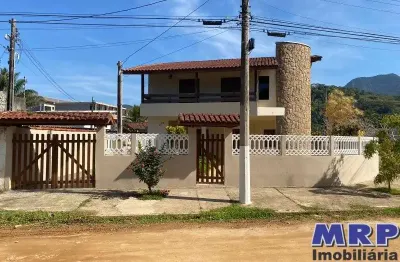 Casa a venda em ubatuba, com 5 dormitórios, a 350 metros da praia de maranduba.