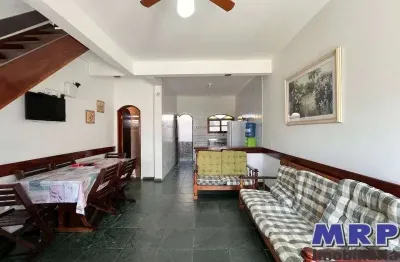 Apartamento a venda em ubatuba à 100 metros da praia de maranduba, condomínio com piscina e aceita financiamento!