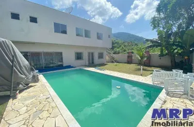 Praia da lagoinha em ubatuba. casa com 6 flats à venda. ideal para locações.