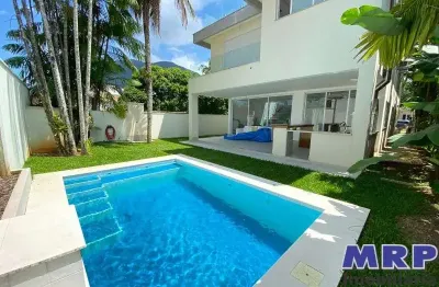 Casa à venda na praia da lagoinha em ubatuba, condomínio. casa alto padrão.