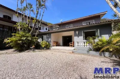 Casa à venda em ubatuba, na praia da lagoinha. condomínio fechado. 6 quartos.