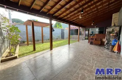 Casa nova a venda em ubatuba com 4 dormitórios, em bairro residencial a 3,5 km da praia de maranduba.