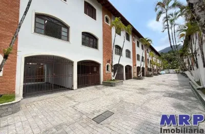 Sobrado à venda em ubatuba. a 130 metros da praia do lázaro. aceita financiamento bancário. 3 suítes.