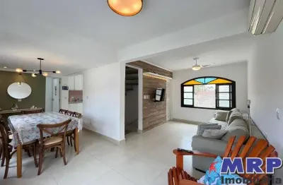 Casa à venda a 130 metros da praia do lázaro em ubatuba. aceita financiamento bancário. 3 suítes.