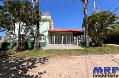 Casa em ubatuba, a 50 metros da praia do sapê, com vista mar. 4 dormitórios.