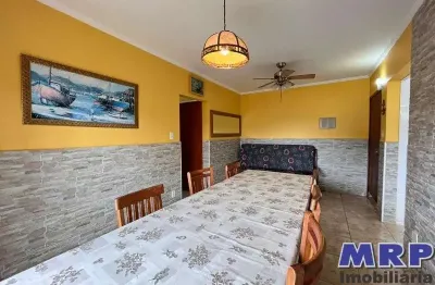 Praia da maranduba, 2 dormitórios. apartamento à venda. condomínio com elevador e piscina.