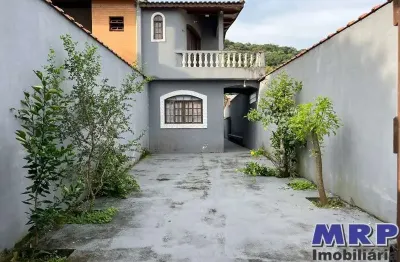 Sobrado geminado com 2 dormitórios á venda em ubatuba. aceita financiamento. oportunidade.