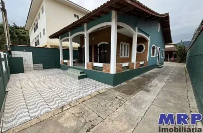 Casa a venda em ubatuba no bairro da maranduba a poucos metros da praia e dos comércios !