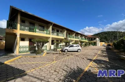 Apartamento em ubatuba com 1 dormitório, dentro de condomínio a 450 metros da praia de maranduba.