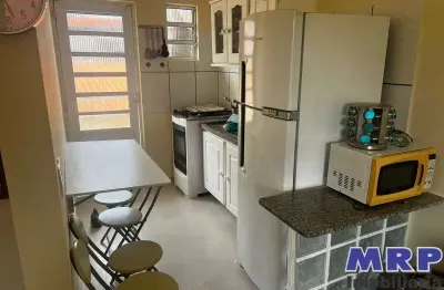 Apartamento em ubatuba em condomínio fechado com 2 dormitórios e varanda gourmet à 300m da praia do sape