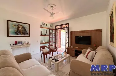 Casa à venda na praia da lagoinha em ubatuba. aceita financiamento. a 400 metros da praia.