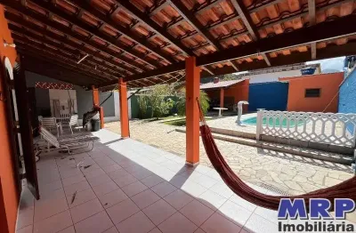 Casa a venda em ubatuba, com piscina no bairro da maranduba a 700 metros da praia.  aceita financiamento !