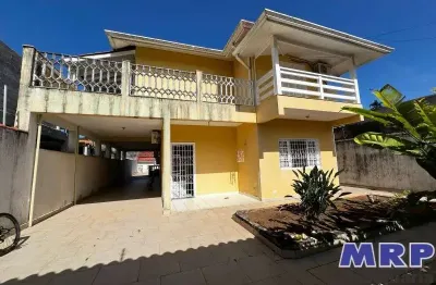 Casa em ubatuba tipo sobrado com piscina à 100m da praia da maranduba!