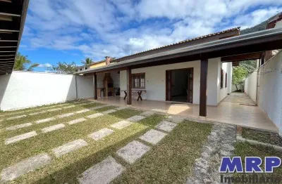 Casa à venda em ubatuba, praia da lagoinha, com 3 suítes, a poucos passos da praia.