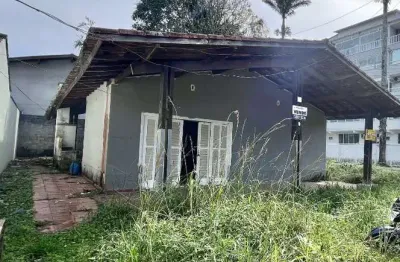 Casa á venda no bairro lagoinha, há 150 mts da rodovia e 550 mts da praia. oportunidade!!!!