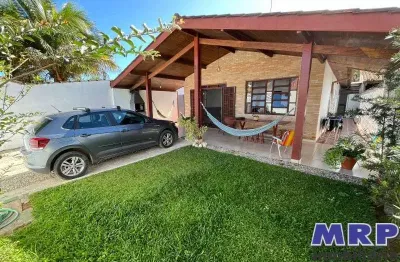 Casa a venda em ubatuba, muito bem localizada no bairro do lázaro a 500 metros da praia !
