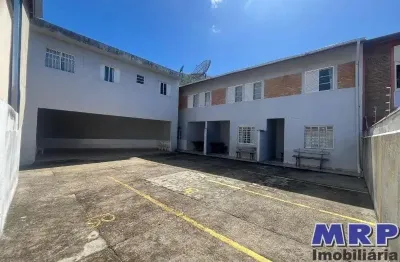 Residencial com 4 apartamentos á venda em ubatuba na praia da enseada. 70 metros da praia.