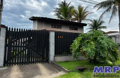 Casa em ubatuba com 5 dormitórios sendo 3 suítes, mezanino, piscina e lounge externo à apenas 700m de distância da praia da lagoinha!