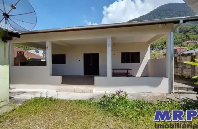 Casa à venda em ubatuba. a 250 metros da praia da lagoinha. casa + edícula.