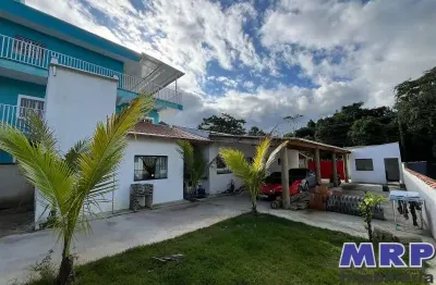 Casa à venda em Ubatuba. Praia da Lagoinha. Terreno espaçoso.