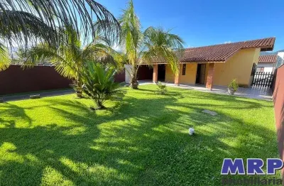 Casa a venda em Ubatuba na Praia da Maranduba com 3 dormitórios, próximo a praia!