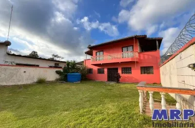 Imóvel residencial ou comercial à venda em Ubatuba. Praia da Maranduba. Com 4 apartamentos. A 150 metros da Praia.