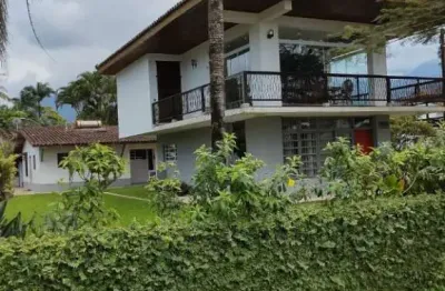 Casa em ubatuba, de frente para a marginal e a rodovia  na praia da maranduba