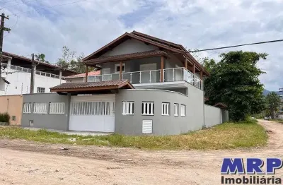 Casa à venda em ubatuba, com 3 suítes, aceita financiamento bancário. praia da maranduba