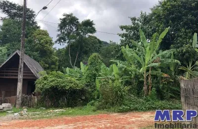 Chacará em ubatuba, com natureza exuberante, a 1km da praia do sapê, bairro residencial.