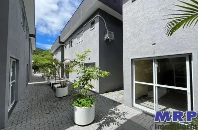 Sobrado à venda em Ubatuba. Praia da Tabatinga, com 3 dormitórios.  Aceita financiamento.