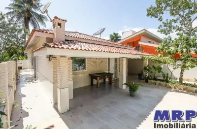 Casa em ubatuba, na praia da lagoinha, com 4 dormitórios!