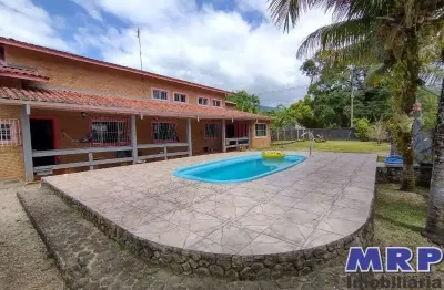 Casa em ubatuba, na praia do sapê. casa com piscina. tem escritura.