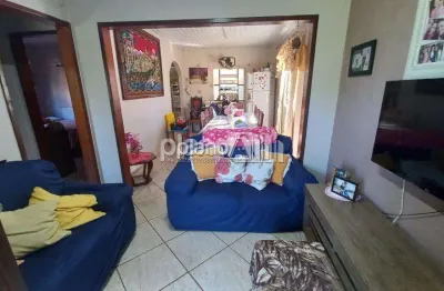 Sítio na rs 020, com casa 3 quartos, sala, cozinha, banheiro social e lavanderia individual.