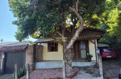 Vende-se terreno com duas casas construídas no bairro moinho velho em dois irmãos/rs