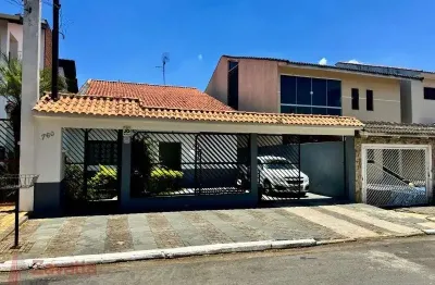 Imóvel de luxo no jardim guapira: casa com 3 suítes, 5 salas, 8 vagas de garagem e 400m² em são paulo-sp!