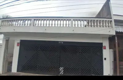 Casa térrea á venda. frente e fundos já alugados. terreno 9x30.  entradas totalmente independentes.