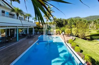 Sobrado de alto padrão á venda em condomínio fechado. costa verde tabatinga-caraguatatuba/sp.