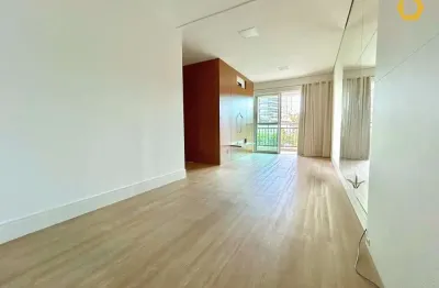 Apartamento 2 quartos, semi mobiliado em andar alto com ventilação cruzada