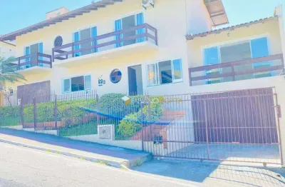 Casa com 3 dormitórios à venda, 242 m² por r$ 1.180.000,00 - barreiros - são josé/sc