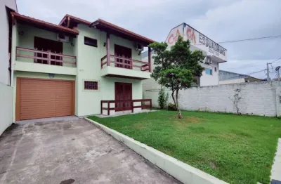 Casa com 3 dormitórios à venda, 180 m² por R$ 800.000,00 - Barreiros - São José/SC