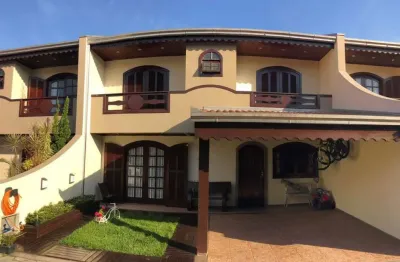 Sobrado geminado à venda em condomínio fechado – centro de navegantes/sc