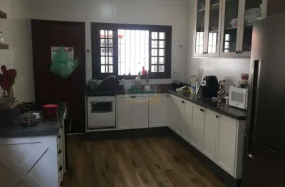 LINDA CASA A VENDA  POR R$900.000,00|  3 DORMITÓRIOS SENDO 2 SUÍTES  |  230m | 4 VAGAS DE GARAGEM  |   VILA PIRES - SANTO ANDRÉ / SP