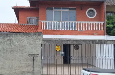 Casa com 3 quartos para alugar na Rua Itamarati, 171, Guabirotuba, Curitiba, 125 m2 por R$ 2.800