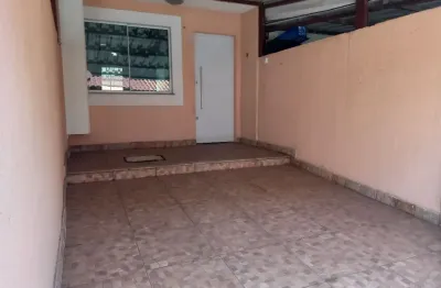 Vendo casa duplex, em condomínio fechado, bairro comendador soares, nova iguaçu/rj.