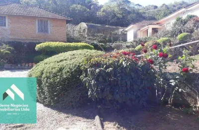 Sitio com otima infra estrutura, documentação em ordem, onibus passa na porta